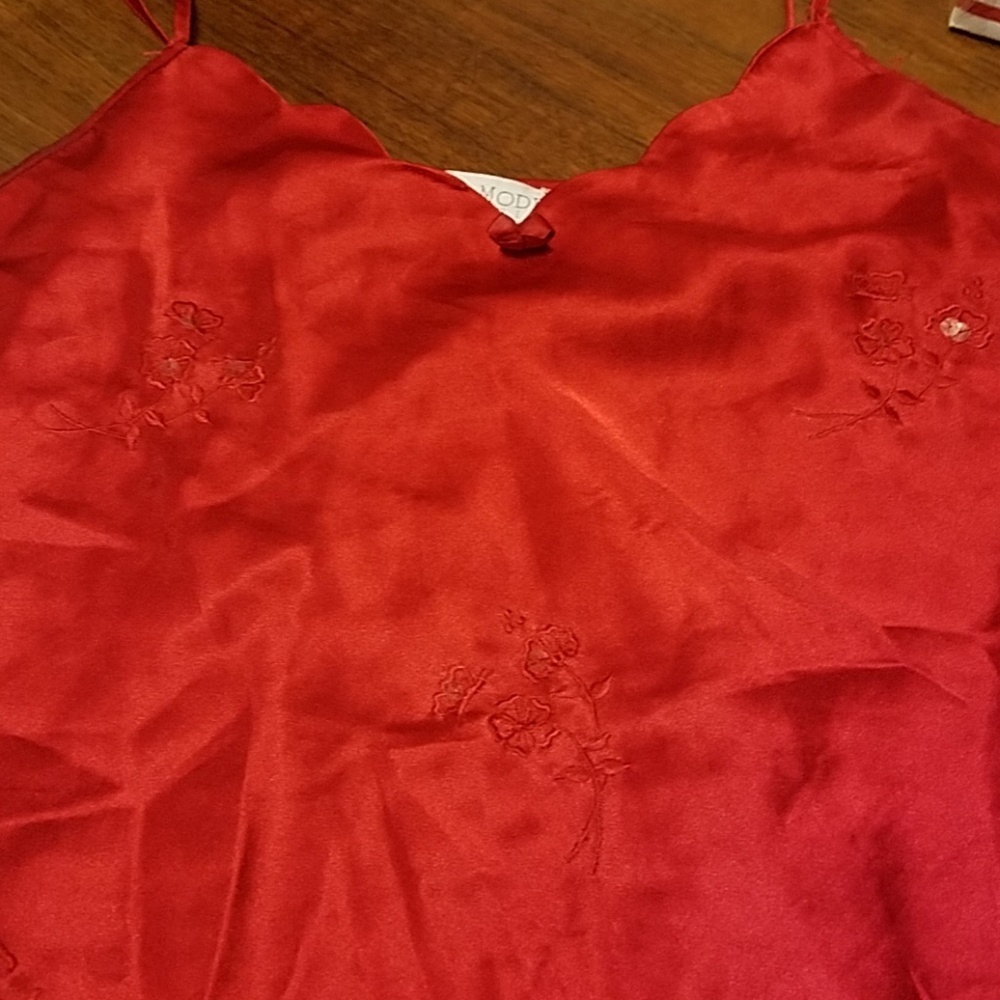 👸😴 Red Chemise - Picture 3 of 5